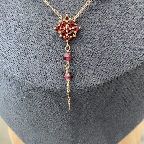 Delicate & attractive 14 karat and Garnet necklace - Picture 3 of 6